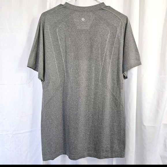 2 Large Lululemon Men's  Short Sleeve Green And Gray Athletic Performance Shirts - Picture 8 of 13
